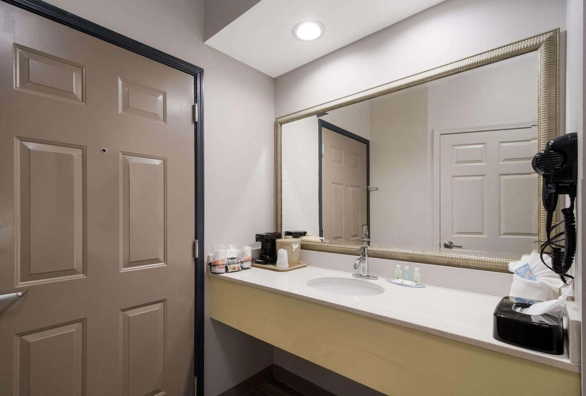 Quality Inn Goldsboro Bagian luar foto