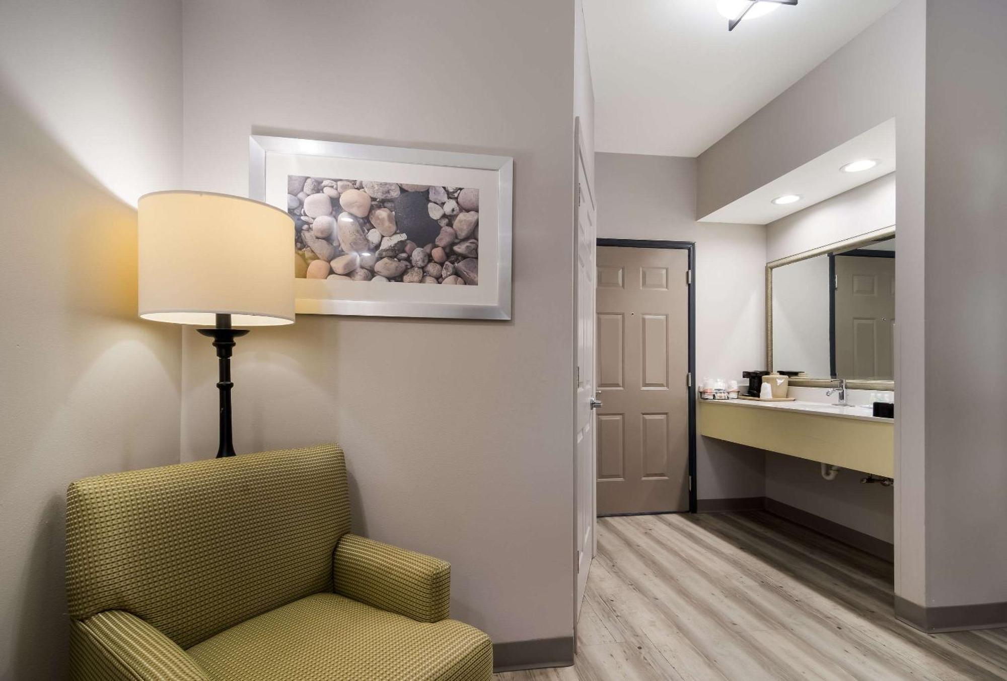 Quality Inn Goldsboro Bagian luar foto