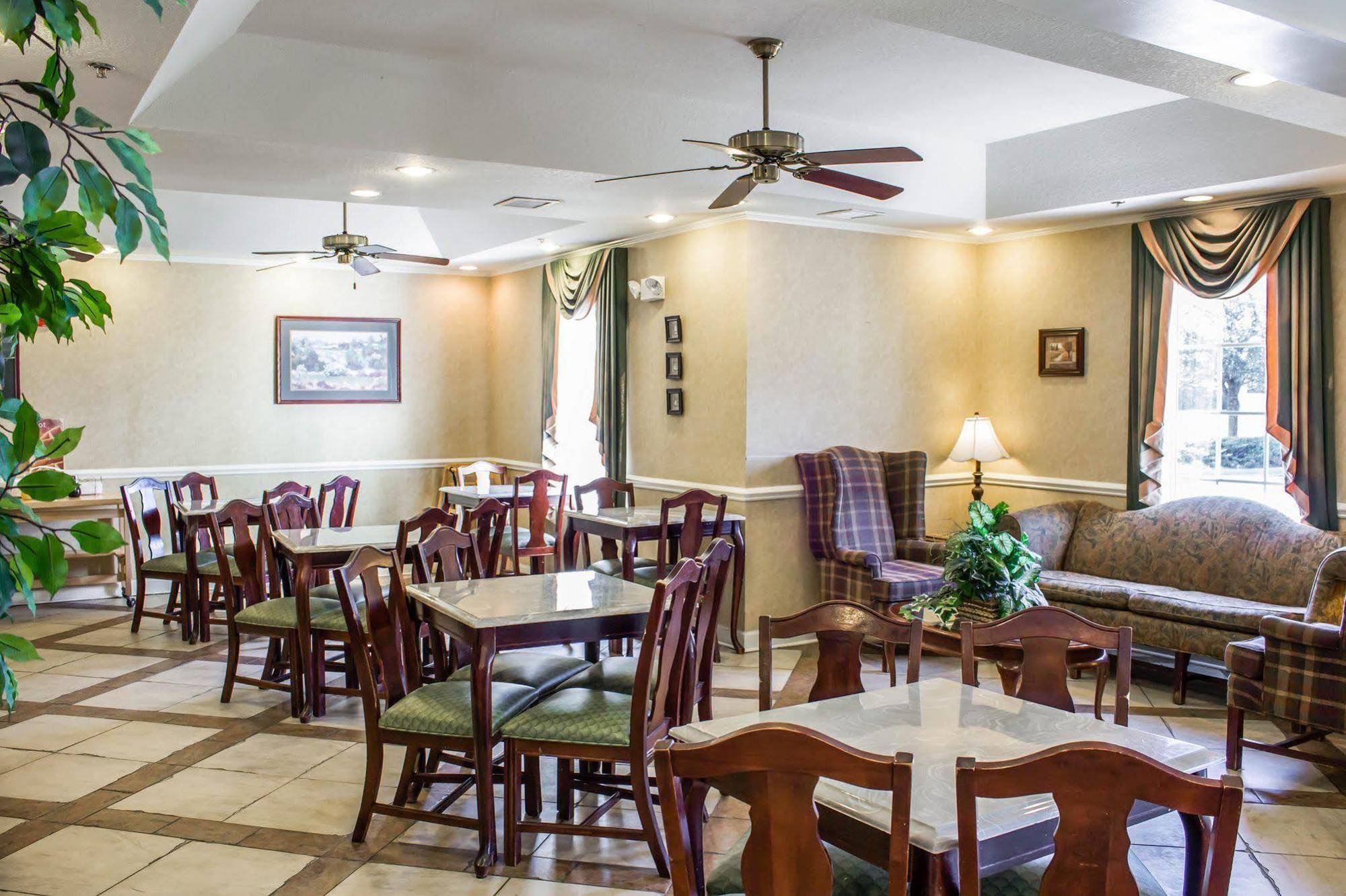 Quality Inn Goldsboro Bagian luar foto